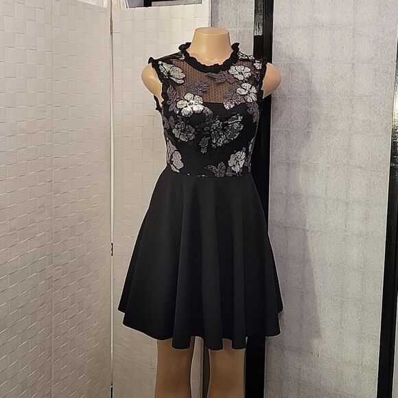 BRAND NEW CITY STUDIOS JUNIORS EMBELLISHED MESH FIT AND FLARE DRESS - Picture 4 of 12